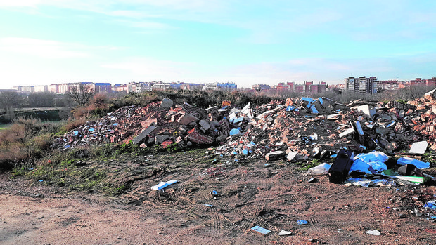 El «cinturón marrón» del sur de Madrid: 30 kilómetros de escombros ilegales